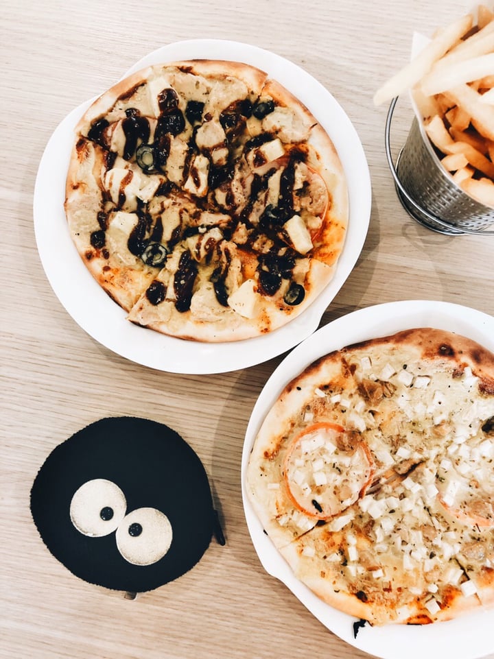 photo of WS Deli Experience Store Bbq Chicken Pizza shared by @consciouscookieee on  30 Apr 2019 - review
