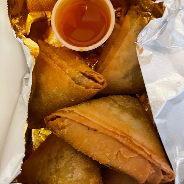 菜肴“Golden Samosas”的照片