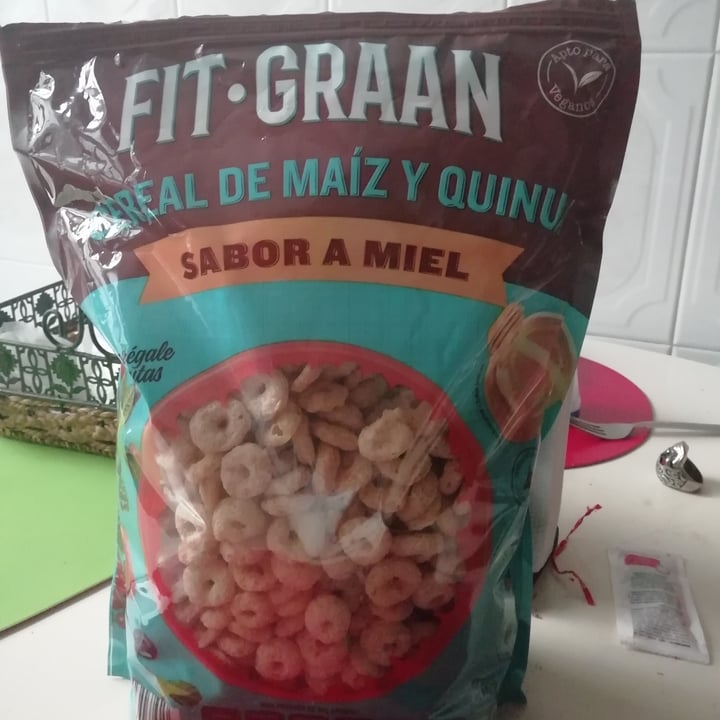 photo of Fit graan Cereal de Maíz y Quinua Sabor a miel shared by @valeapolinar on  16 Nov 2021 - review