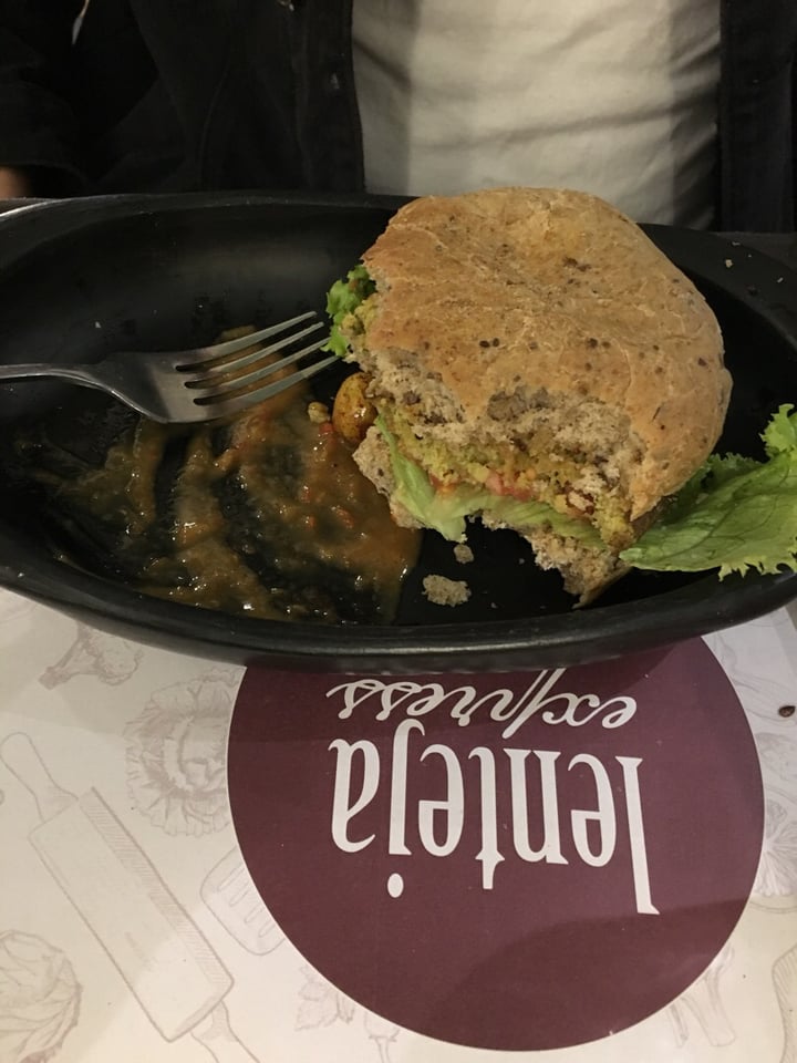 photo of Lenteja Express Hamburguesa sencilla shared by @mariasamej on  26 Aug 2019 - review