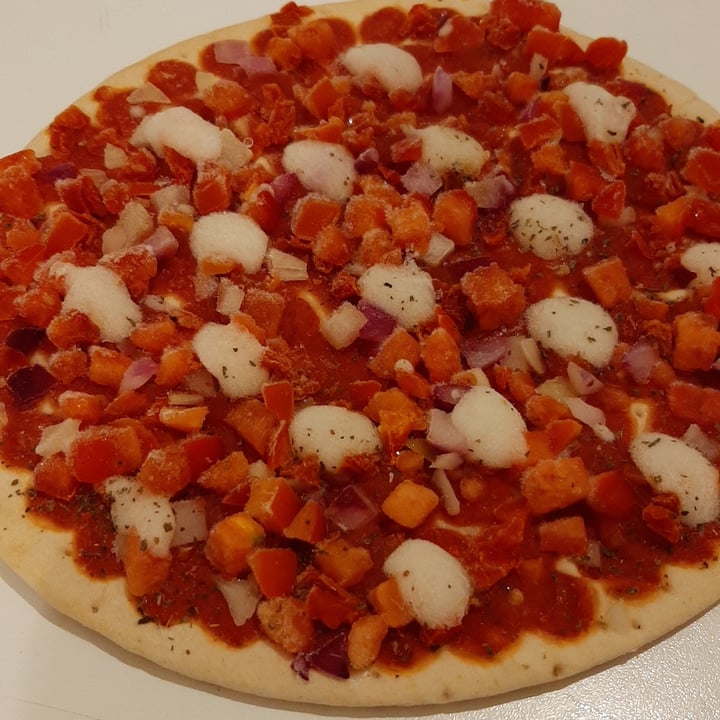 photo of Vemondo Vegan Pizza Bruschetta shared by @zingara on  16 Apr 2022 - review