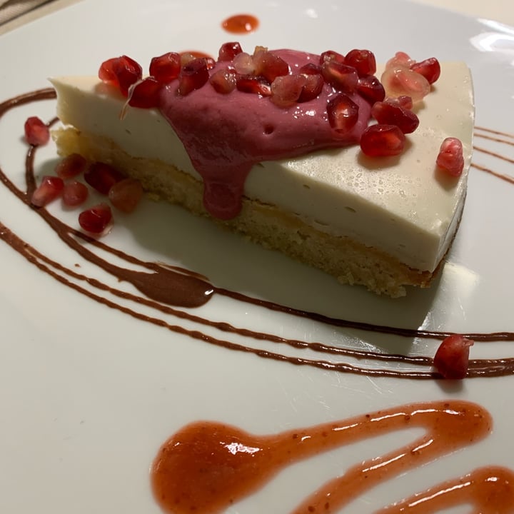 photo of Ristorante Gintilla Cagliari Cheesecake al cioccolato bianco e melagrane shared by @saraher on  19 Nov 2021 - review