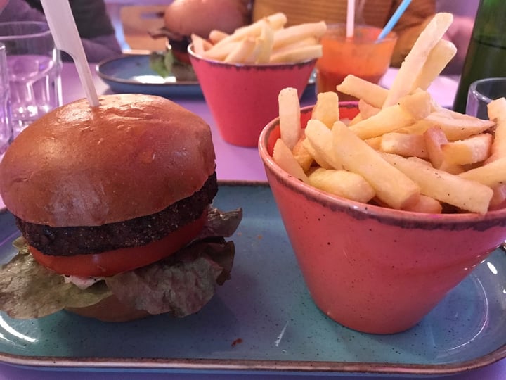 photo of Doppleganger Burger Dopple Patty With Fries shared by @carriethevegan on  01 Apr 2020 - review