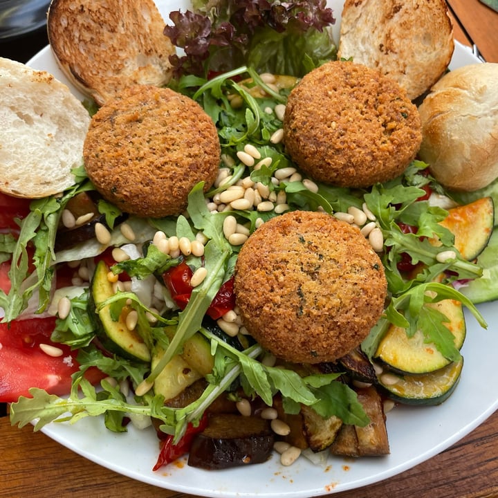 review photo of Café Paprica Falafelsalat shared by @vanepiterman on 06 Jul 2022 - review