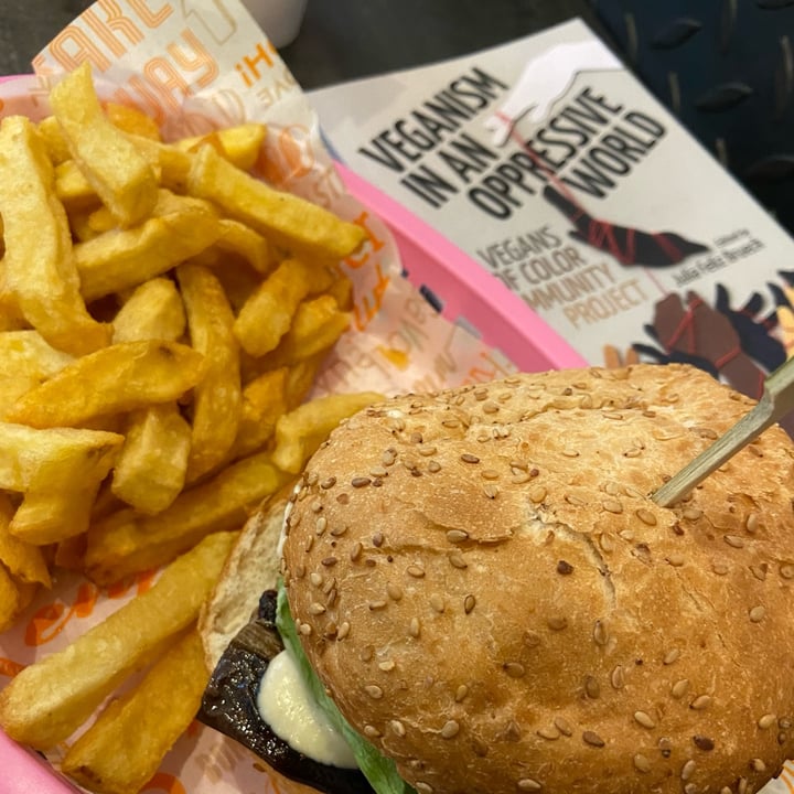 photo of Burger University Montpellier Vegan Burger shared by @fxk on  10 Dec 2021 - review