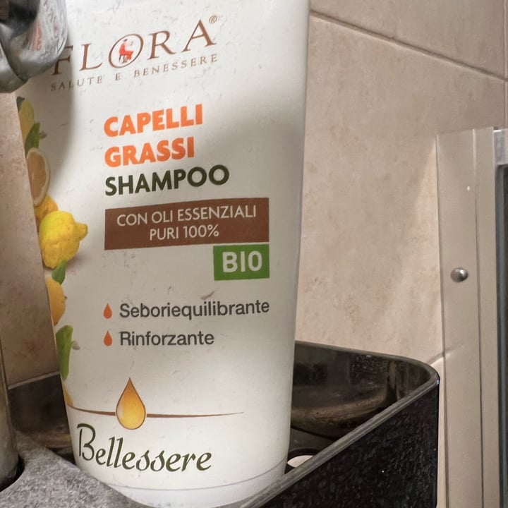 review photo of Flora Shampoo capelli grassi shared by @sarouh on 11 Apr 2022 - review