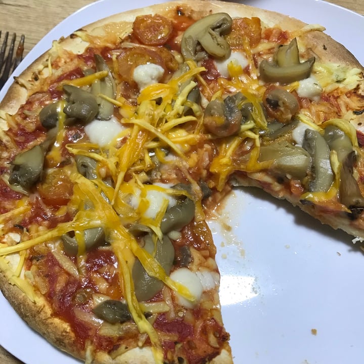 photo of Veganz pizza tricolore shared by @david- on  17 Nov 2020 - review