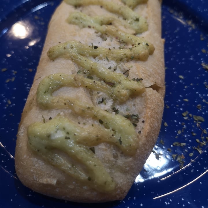 photo of Mostaza Y Media Pan de ajo shared by @pawwgreen on  13 Jan 2022 - review