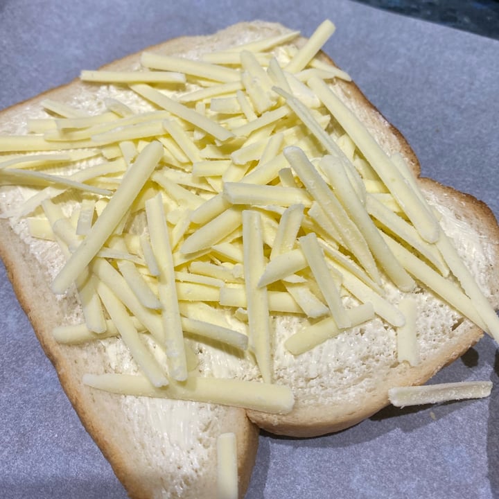 review photo of Made With Plants Dairy Free Shredded Cheddar shared by @arianemeschiatti on 25 Jul 2022 - review