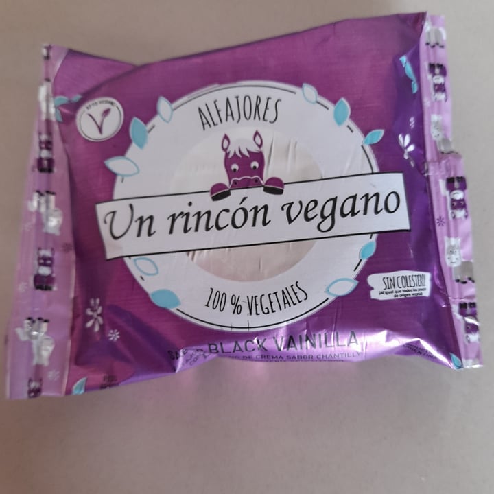 review photo of Un Rincón Vegano Alfajor Black Vainilla shared by @rocioalbizo on 11 May 2022 - review