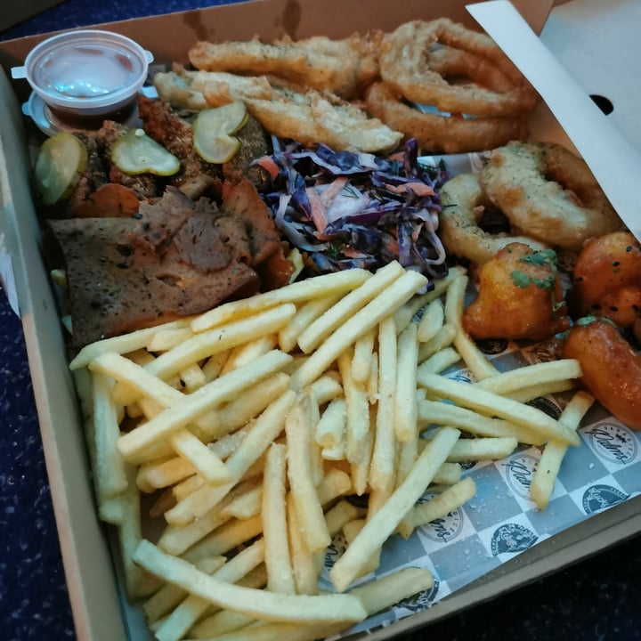 photo of Paradise Palms Fried Selection Platter shared by @transbino on  28 Nov 2020 - review