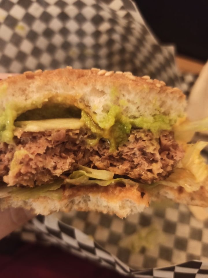 photo of THUNDER VEGAN FOOD Hot Burger “Pollo” shared by @veggienning on  13 Feb 2020 - review