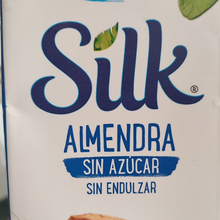 photo of silk almond milk Silk Fresh shared by @camwannabevegan on  17 Jul 2022 - review