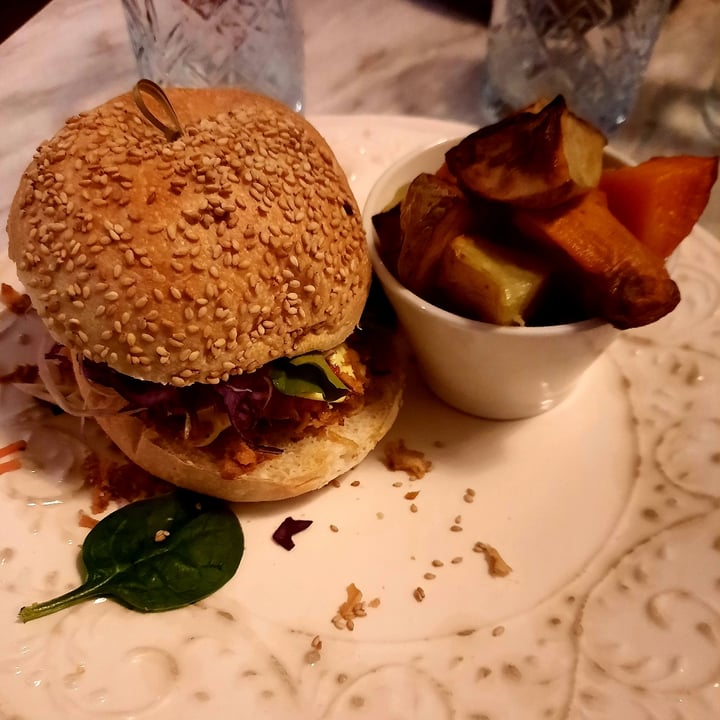 photo of Botanica Lab Cucina Beyond Burger shared by @acilegna on  13 Apr 2022 - review