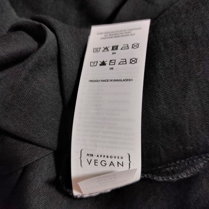 photo of Worth Wearing Eat P*ssy Not Animals shared by @thekindseed on  10 Sep 2021 - review