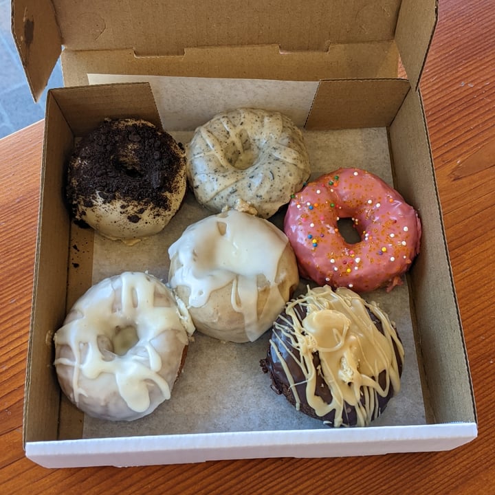 photo of Frickin Delights Donuts Twix shared by @stormm on  14 Jul 2022 - review