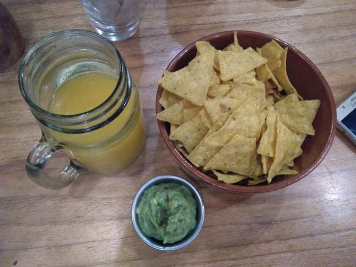 photo of Estilo Veggie Nachos con guacamole shared by @belbel on  09 Aug 2019 - review