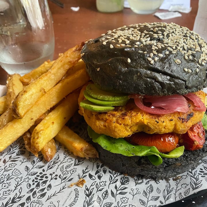 review photo of EL MERCADITO FRIENDLY & FRESH Veggie Burger shared by @juligoldman on 02 Apr 2021 - review