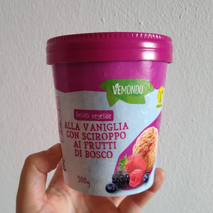 review photo of Vemondo Gelato vegetale alla vaniglia con sciroppo ai frutti di bosco shared by @emmaboz on 16 Jun 2022 - review