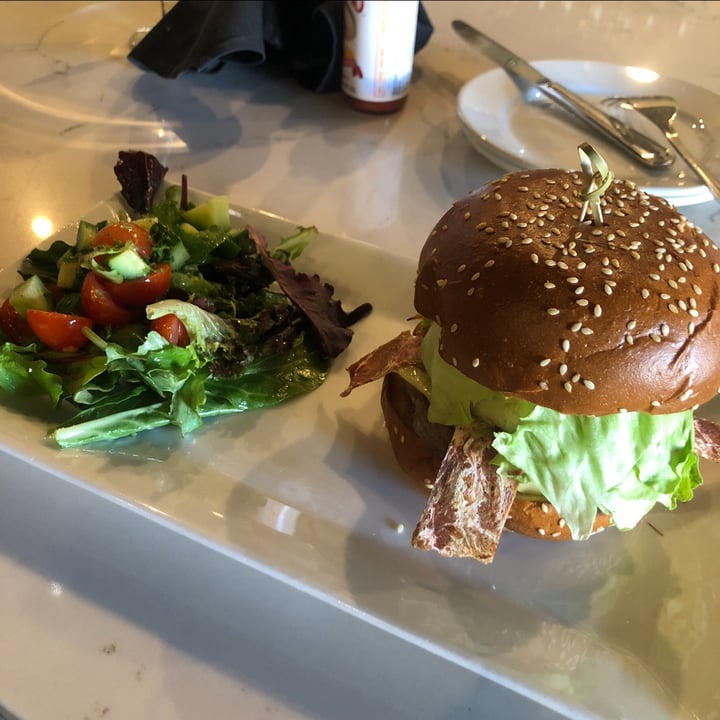 photo of O’cado Restaurant o’cado burger shared by @gnargnarbinks402 on  19 Jun 2022 - review