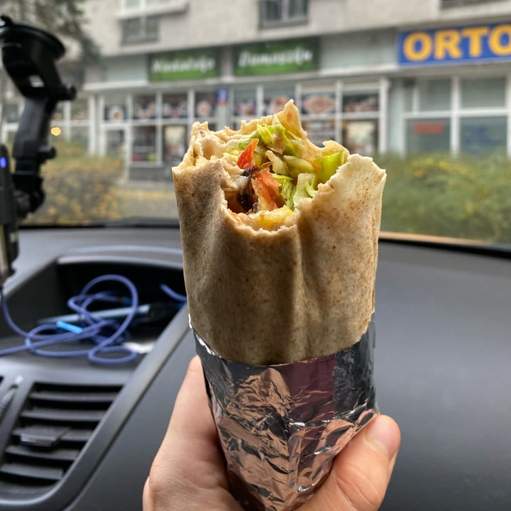 photo of Niedaleko Damaszku - Vegan restaurant Kanapka z ziemniakami, bakłażanem i kalafiorem shared by @magua on  29 Oct 2022 - review