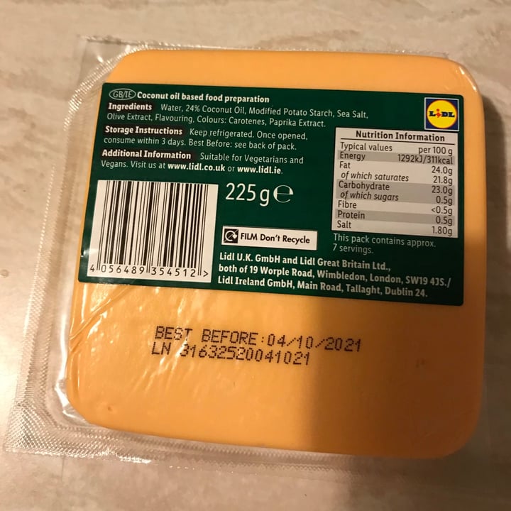review photo of Vemondo Vegan cheddar style shared by @yourfavouriteginger on 13 Jan 2021 - review