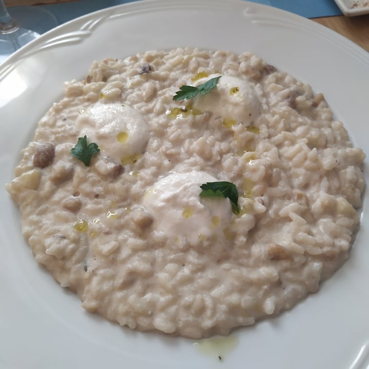 photo of Ristorante La Casina di Alice Risotto alle castagne, mele e pinoli mantecato al burro di mandorle e olio al rosmarino shared by @glorypotipoti on  31 Oct 2021 - review