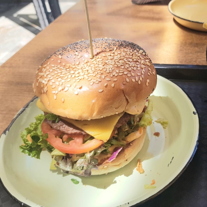 photo of Lekker Vegan Kloof Beyond Burger shared by @lyc on  13 Feb 2021 - review