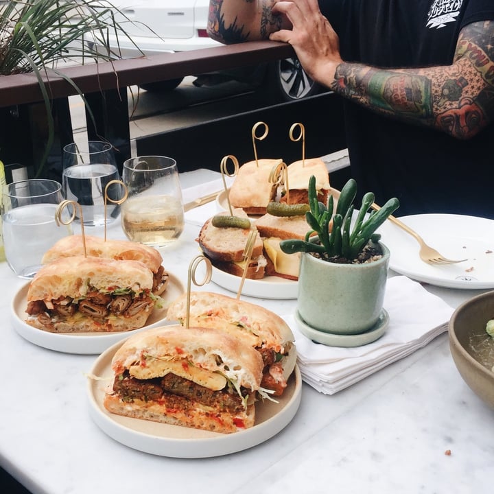 review photo of Stefano's Sandwiches Vegan Fried Chicken Sandwich shared by @desireebeaubien on 08 Aug 2021 - review