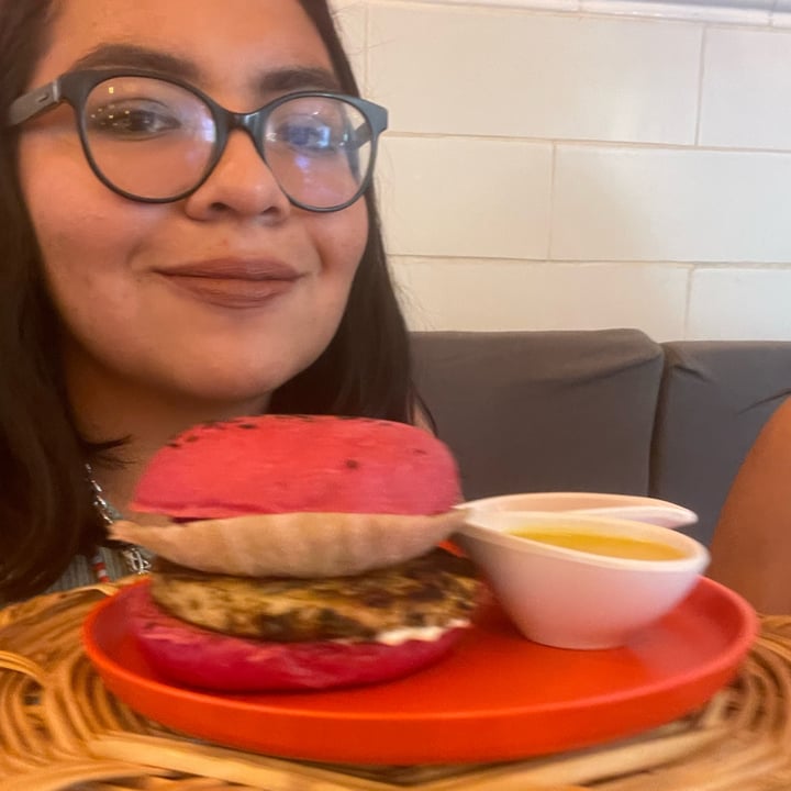 photo of La Pitahaya Vegana hamburguesa shared by @karenruza on  30 Jun 2022 - review