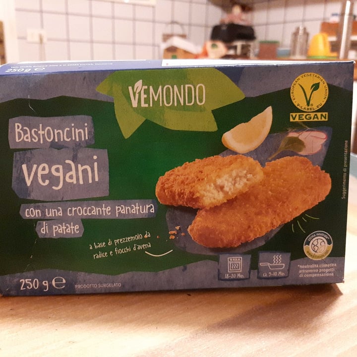 photo of Vemondo  bastoncini vegani con panatura di patate shared by @draculaura on  05 Feb 2023 - review