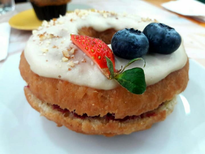 review photo of The Plant Based Factory / SANA Dona con crema y frutas shared by @luna13 on 13 Mar 2020 - review