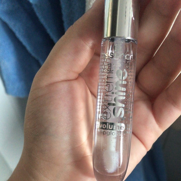 photo of Essence Cosmetics Extreme Shine Volume lipgloss shared by @alessiasibi97 on  25 Aug 2021 - review