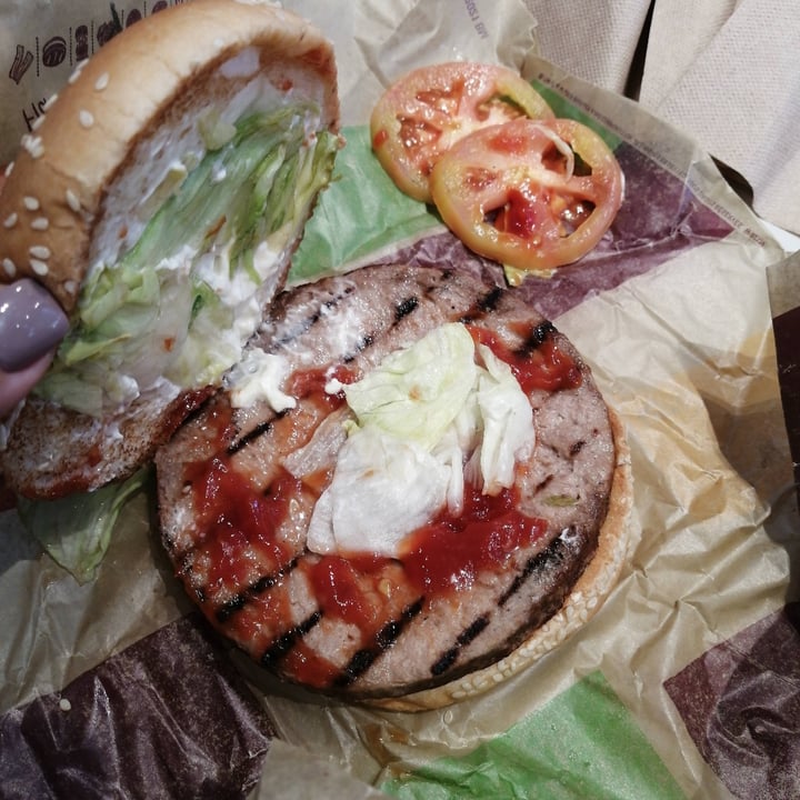 photo of Burger King Whopper vegetal -sin mayonesa shared by @lizmunoz7211 on  07 Dec 2021 - review