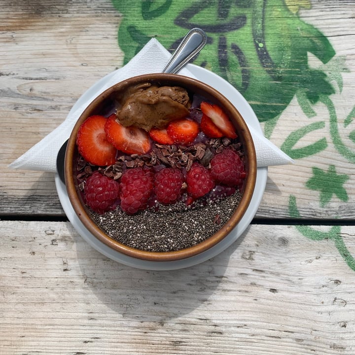 photo of Beetroot Sauvage Acai Smoothie Bowl shared by @aimeelogue on  02 Jul 2021 - review