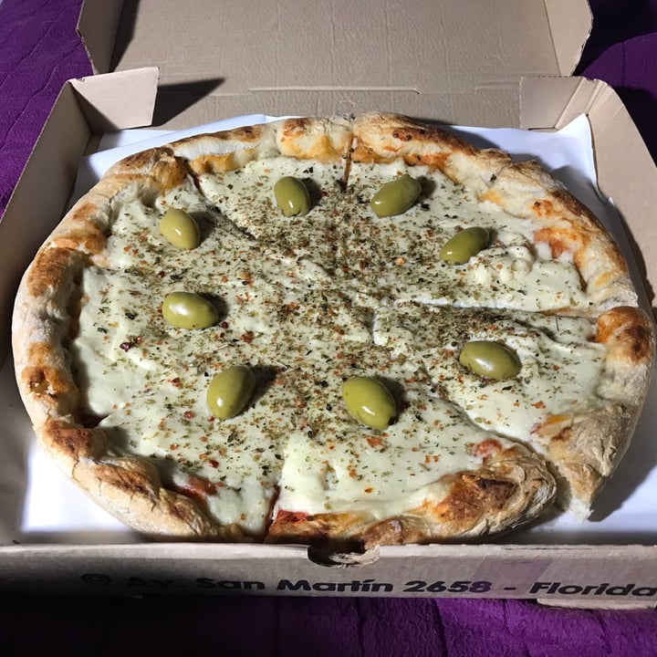 photo of Mi FAMiLiA Pizza Muzarella shared by @nicolerenou on  12 Jul 2022 - review