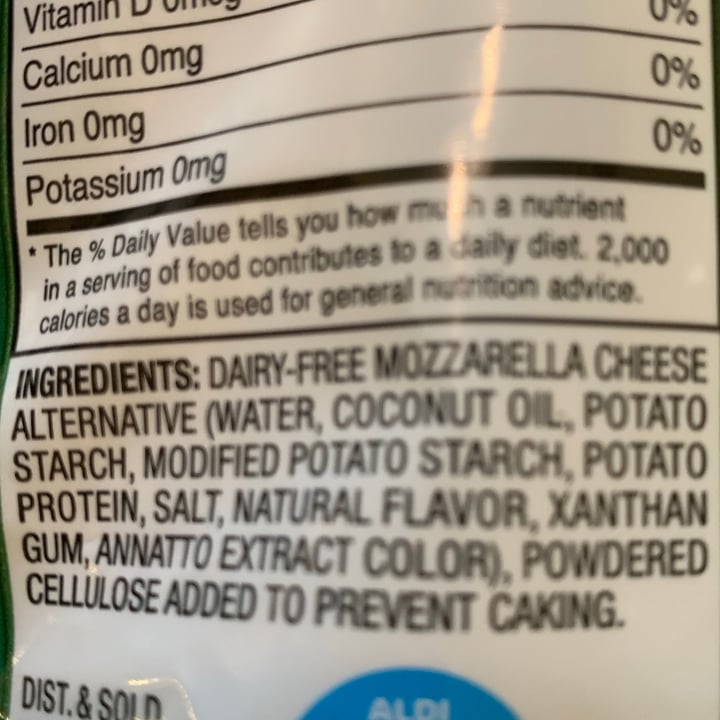 photo of Earth Grown Shredded dairy free mozzarella cheese alternative shared by @inkymycat on  05 Sep 2021 - review