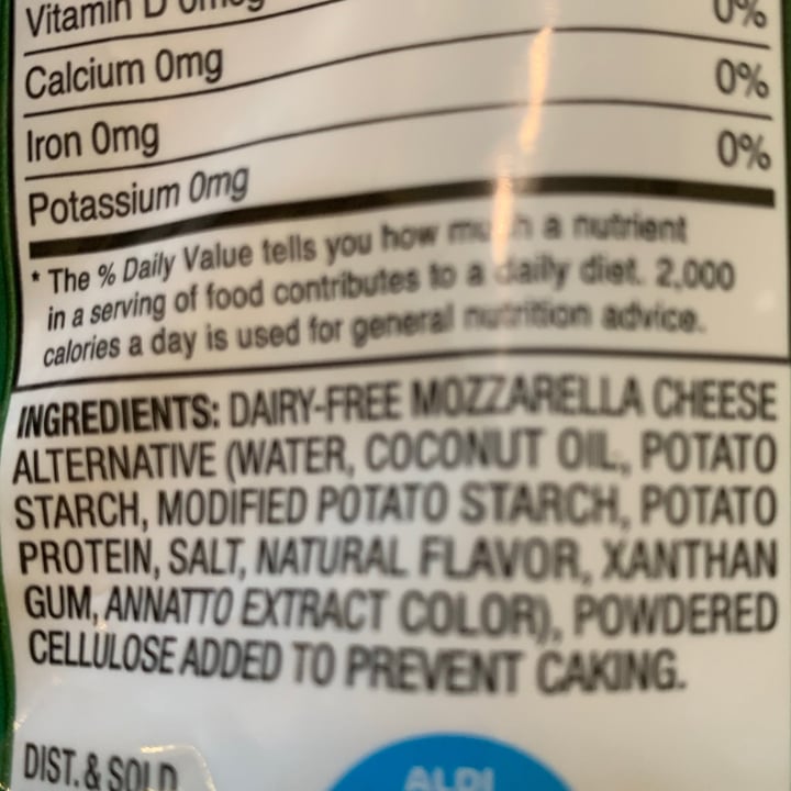 review photo of Earth Grown Shredded dairy free mozzarella cheese alternative shared by @inkymycat on 05 Sep 2021 - review