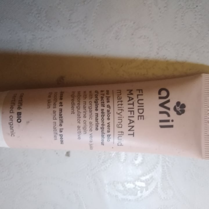 photo of Avril Base trucco opacizzante shared by @antotantoveg on  01 Dec 2021 - review