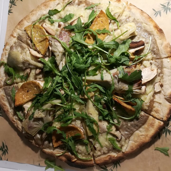 photo of Wild Food Pizza Tartufata shared by @juliastepanenko on  20 Mar 2022 - review