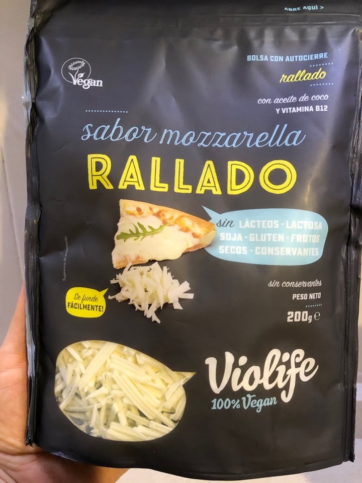 photo of Violife Queso Rallado sabor a Mozzarella shared by @luciaychia on  11 Apr 2020 - review
