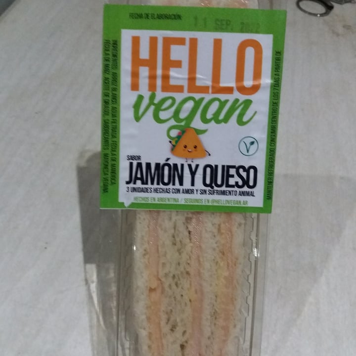 photo of Hello Vegan Sándwich de miga vegano sabor jamón y queso shared by @seamosuvoz on  21 Sep 2022 - review