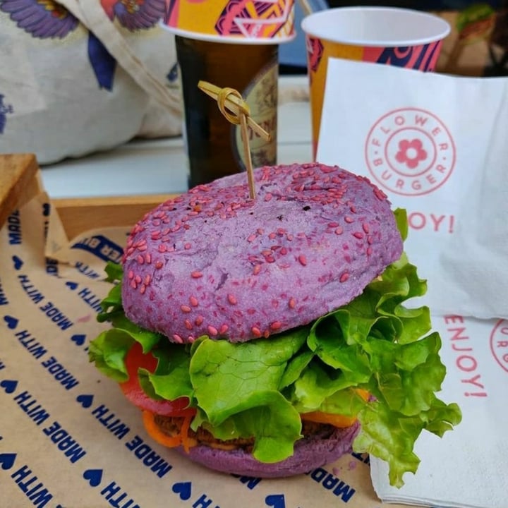 photo of Flower Burger Butterfly burger shared by @lianamb62 on  10 Mar 2022 - review
