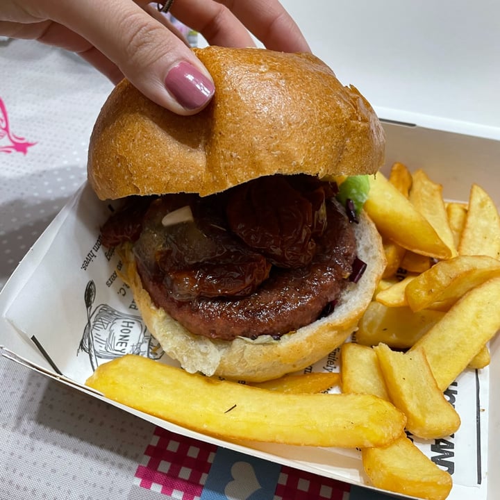 review photo of Mmiez e Sounds Pub Tarantè con Beyond Burger shared by @viavega on 05 Dec 2021 - review