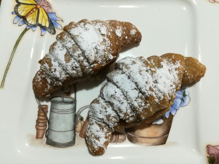 photo of Dulces de Nita Medialunas rellenas de dulce de leche de almendras shared by @celes on  10 Sep 2019 - review