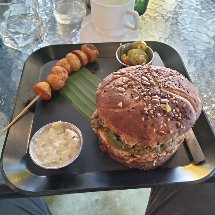 review photo of Taller Vegánico Hamburguesa De Falafel shared by @elvagovegan on 20 Aug 2022 - review