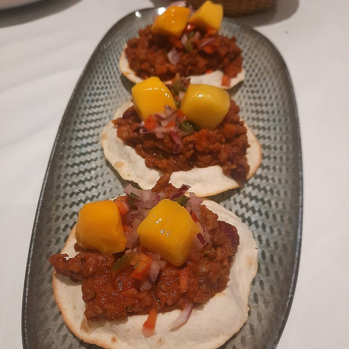photo of Restaurante Curcuma Tacos de chili vegano con pico de gallo shared by @saramanzana on  13 Jan 2023 - review