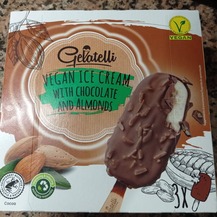 photo of Gelatelli Vegan Ice Cream with Chocolate and Almonds shared by @veraluxy on  11 Jun 2022 - review