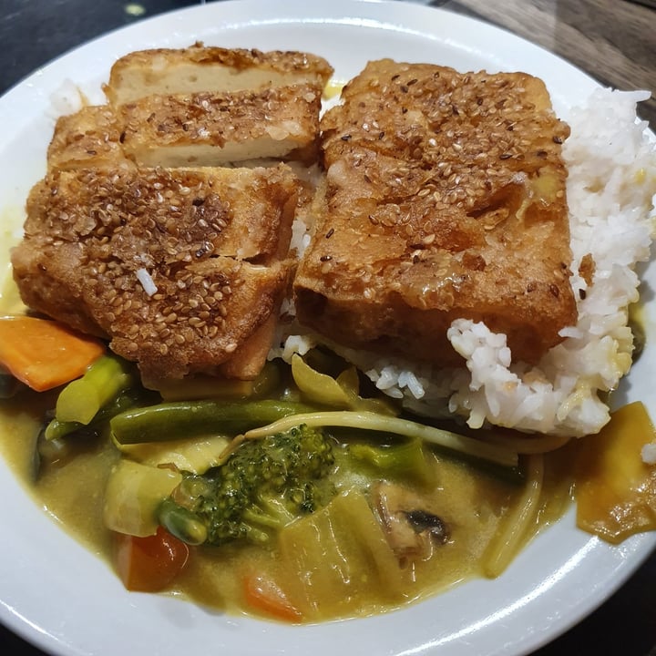 photo of Vegan Express Goeng Phet - Gelbes Curry mit Sesam-Tofu shared by @plgev on  15 May 2021 - review