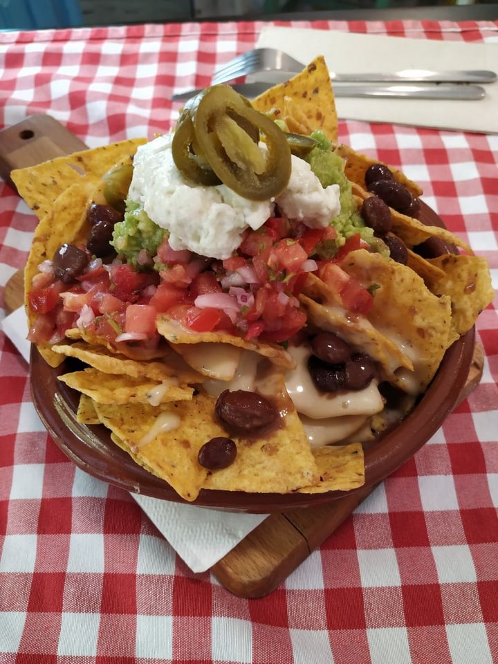 photo of Distrito Vegano Nachos shared by @mariafortheanimals on  14 Jul 2019 - review